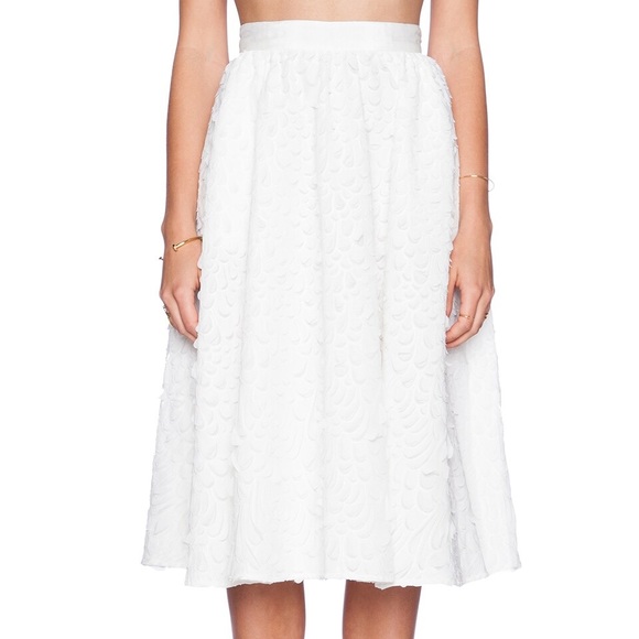 Gorgeous white skirt (on right) - Picture 2 of 8